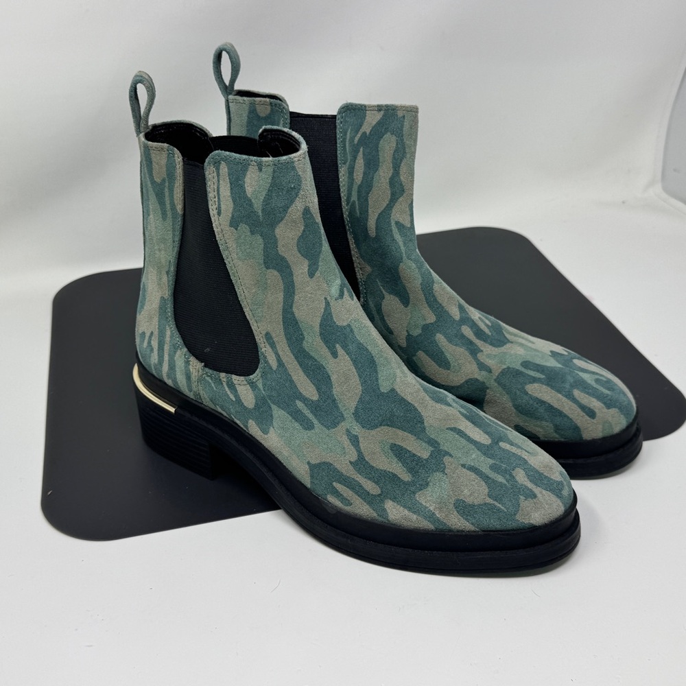 New Kenneth Cole Levon 2.0 Welt Chelsea Booties Ankle Boots 7 Green Black Camo